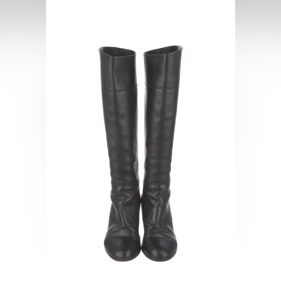 Christian Louboutin - Picture 3 of 6